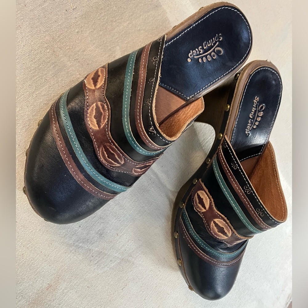 Clog Sz8.5(Sz 39) all leather upper/cool studded patch Aztec design. SpringStep